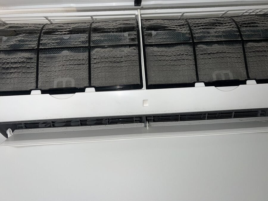 Heavily soiled aircon unit before service